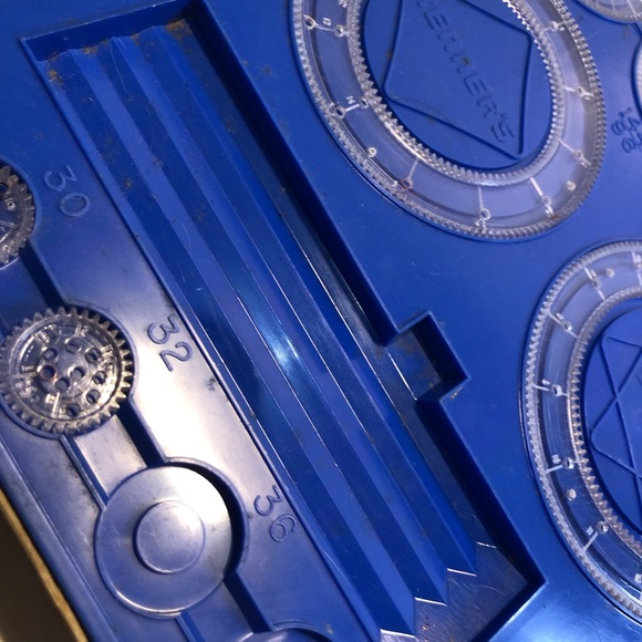 Vintage 1968 Spirograph, missing spool 36, 40 and pens, instructions included - Picture 10 of 16